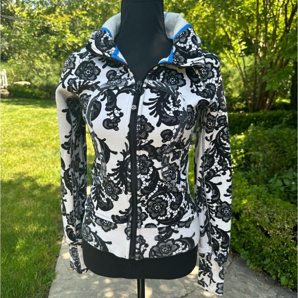 LULULEMON Laceoflage scuba hoodie black and white paisley floral sz 4